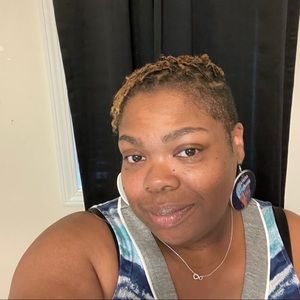 Meet your Posher, Aisha